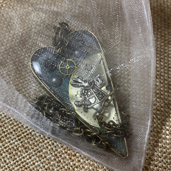 Alice in wonderland Steampunk Gears Heart Necklace One of a Kind New Handmade - Picture 9 of 9